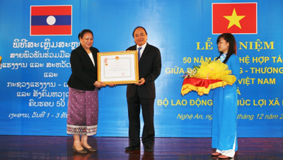 ການຮ່ວມມືໃນຂົງເຂດແຮງງານ ແລະ ສັງຄົມ ລະຫວ່າງຫວຽດນາມ - ລາວ